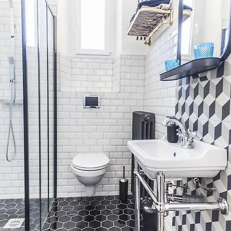 Splendid 2 Bedrooms Muret Street Канны